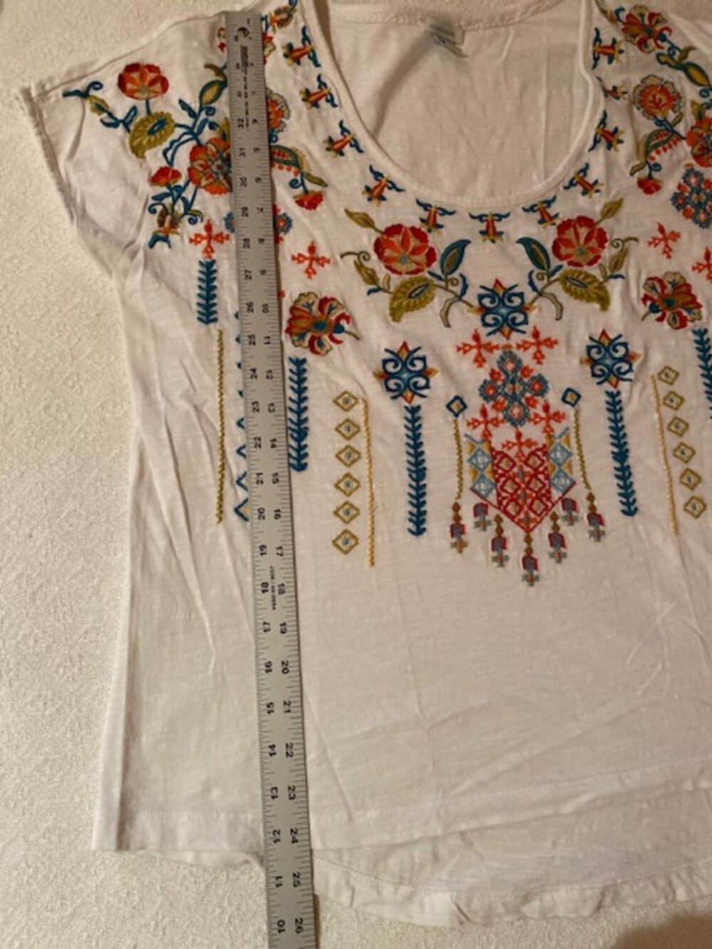 Sundance White Short Sleeve Boho Embroidered top beautiful colors sz L Excellent - Picture 9 of 9